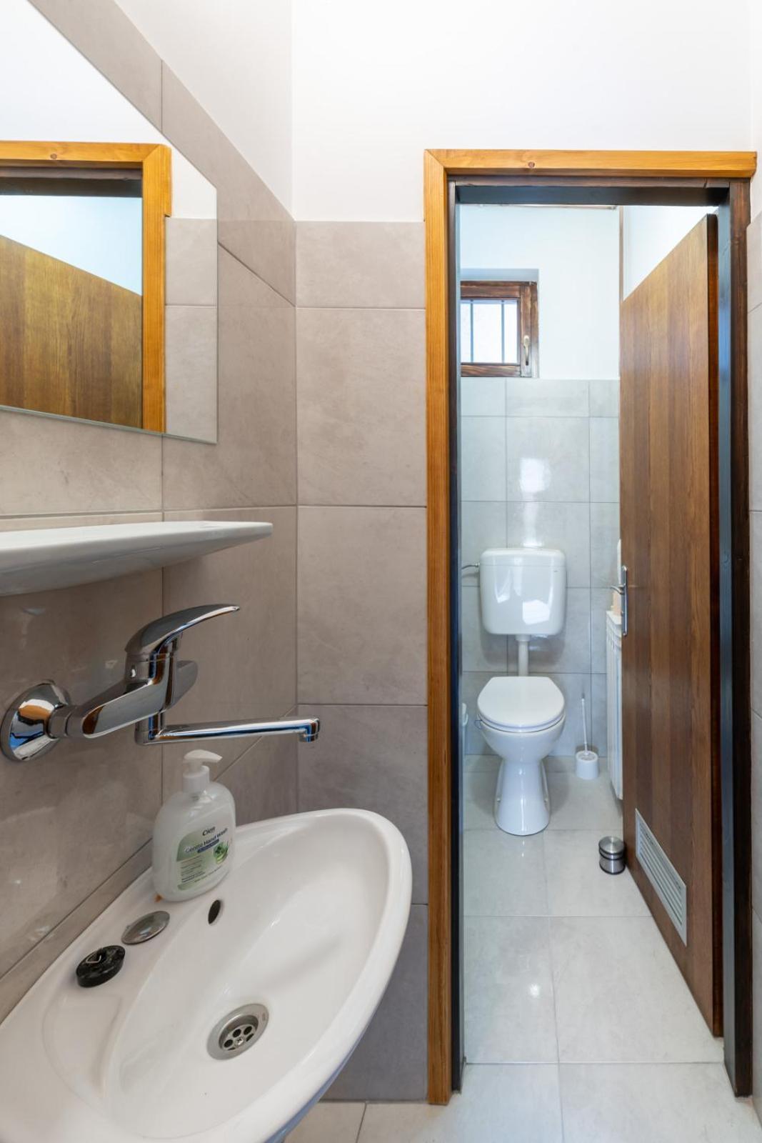 Apartman Jabuka Karlovac Exteriör bild